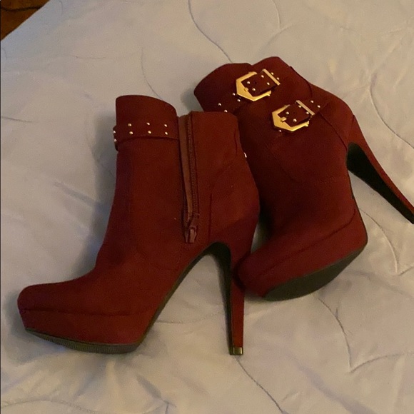 Shoes - Picture 3 of 3